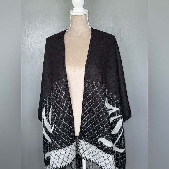 Juicy Couture Black and White Women's Poncho - Picture 1 of 4